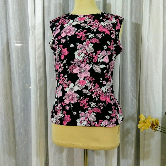 No name size medium flavorless black floral top - Picture 1 of 3